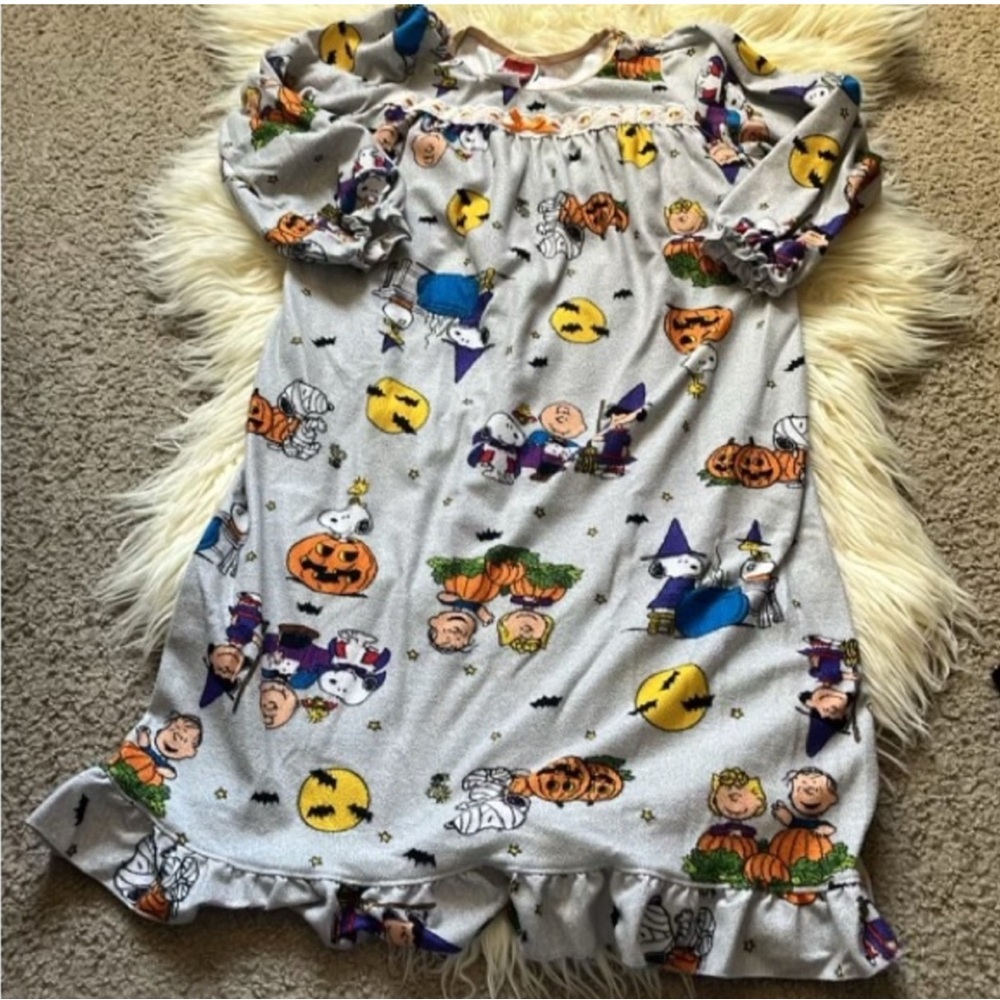 Peanuts girls Halloween nightgown
